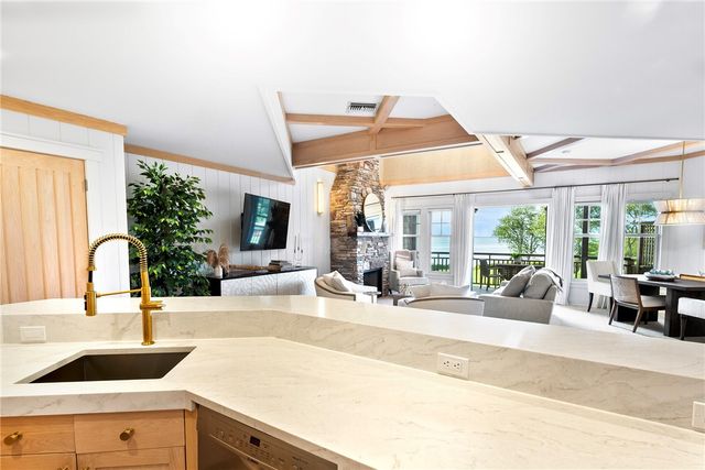 125 Cory's Lane, Portsmouth, RI 02871