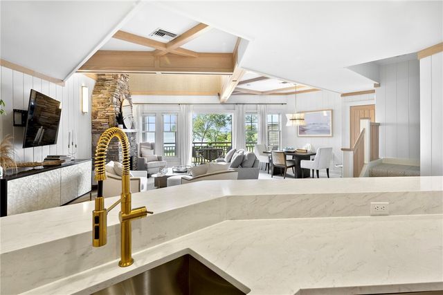 125 Cory's Lane, Portsmouth, RI 02871