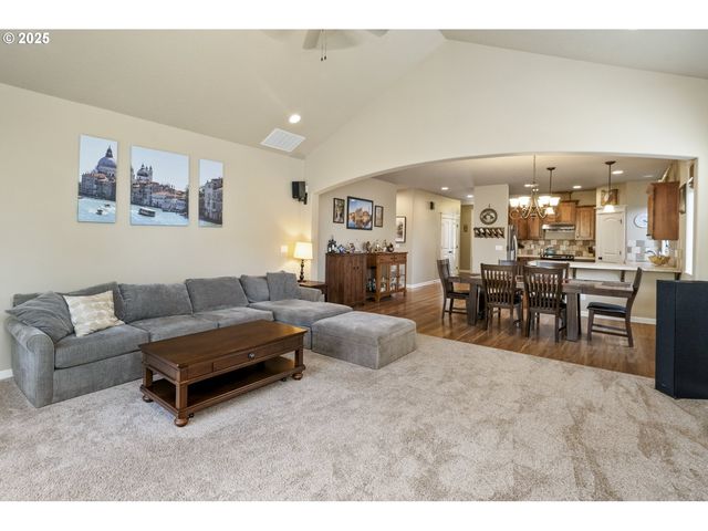 18515 ALADDIN Way, Oregon City, OR 97045