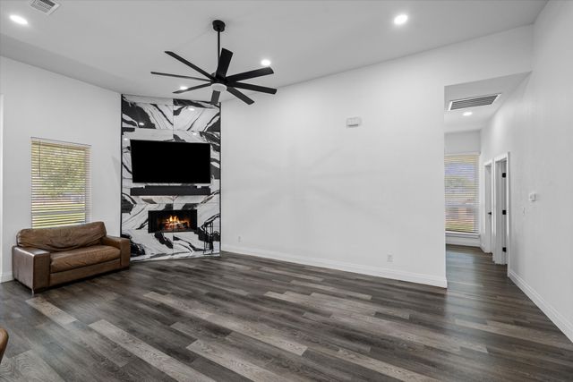 222 Meadowlark Drive, Wills Point, TX 75169