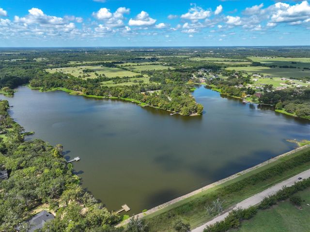 222 Meadowlark Drive, Wills Point, TX 75169