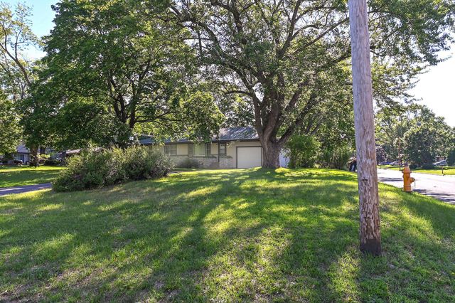 6201 Riverview Terrace NE, Fridley, MN 55432