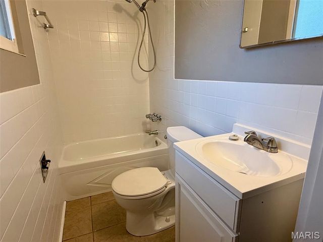 1370 Flicker Drive, Florissant, MO 63031