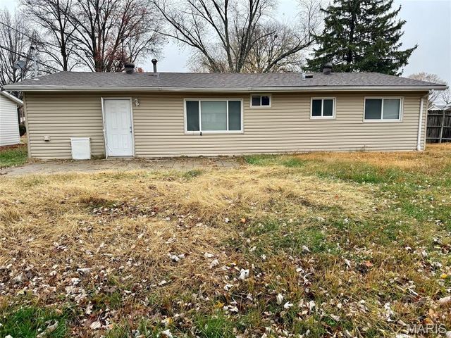 1370 Flicker Drive, Florissant, MO 63031