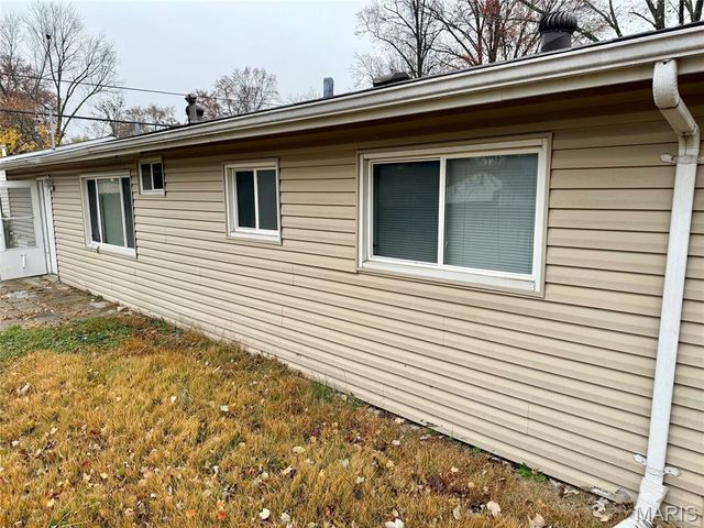 1370 Flicker Drive, Florissant, MO 63031