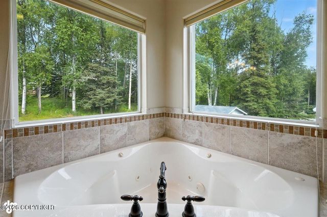 5620 S Hanson Loop, Wasilla, AK 99623