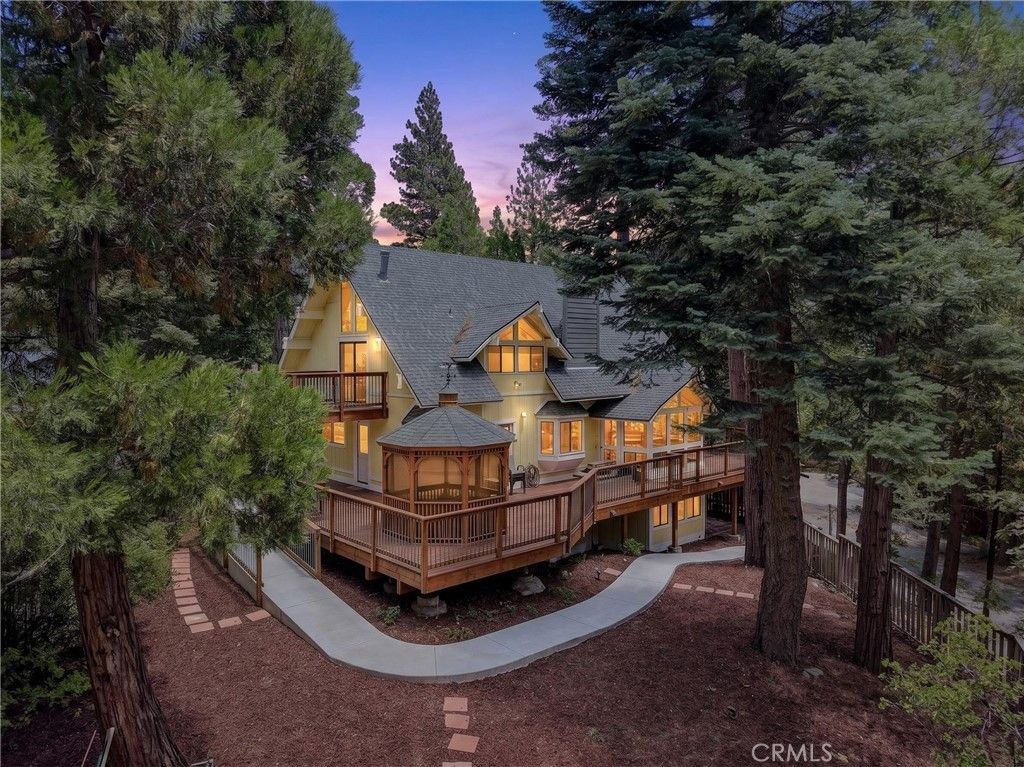 Image 1 of property listing at 27427 Pinewood, Blue Jay, CA 92317