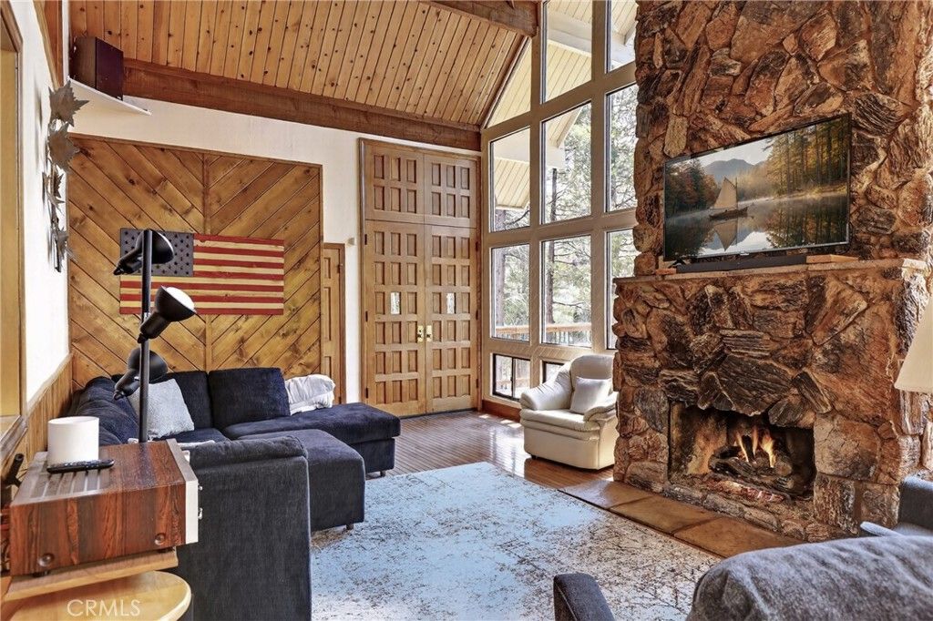 Image 11 of property listing at 27427 Pinewood, Lake Arrowhead, CA 92317