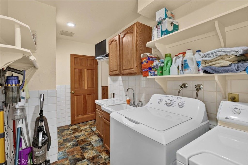 Image 19 of property listing at 27427 Pinewood, Lake Arrowhead, CA 92317