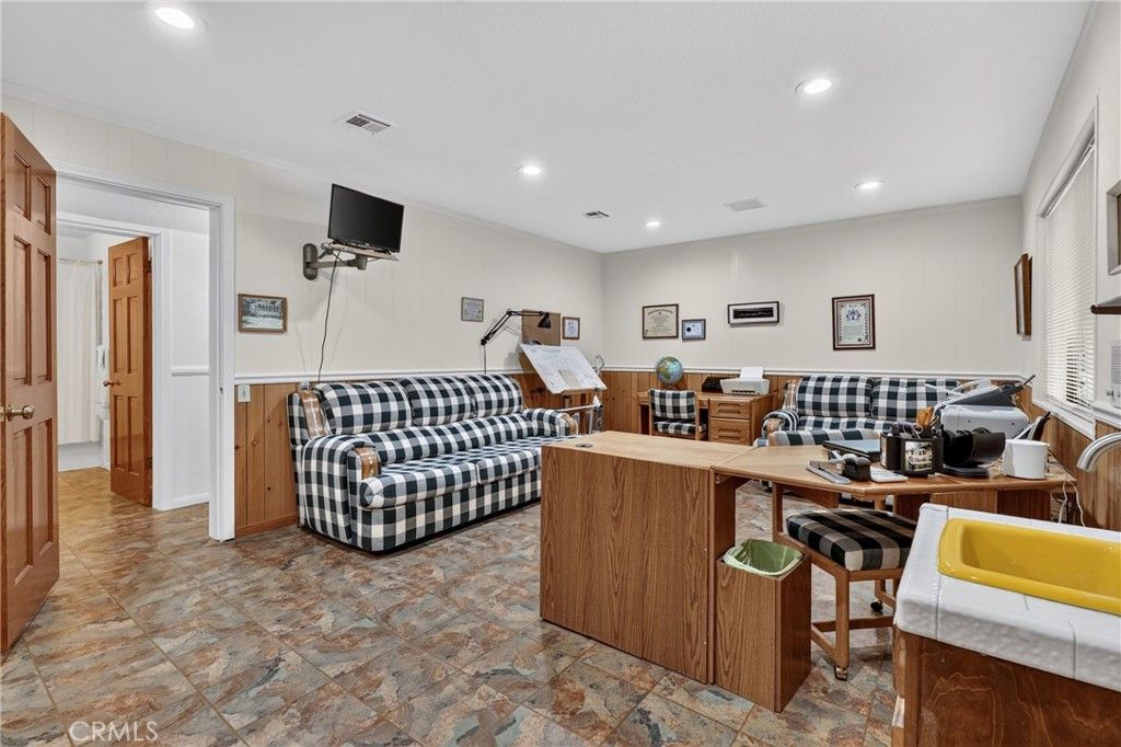 Image 31 of property listing at 27427 Pinewood, Lake Arrowhead, CA 92317