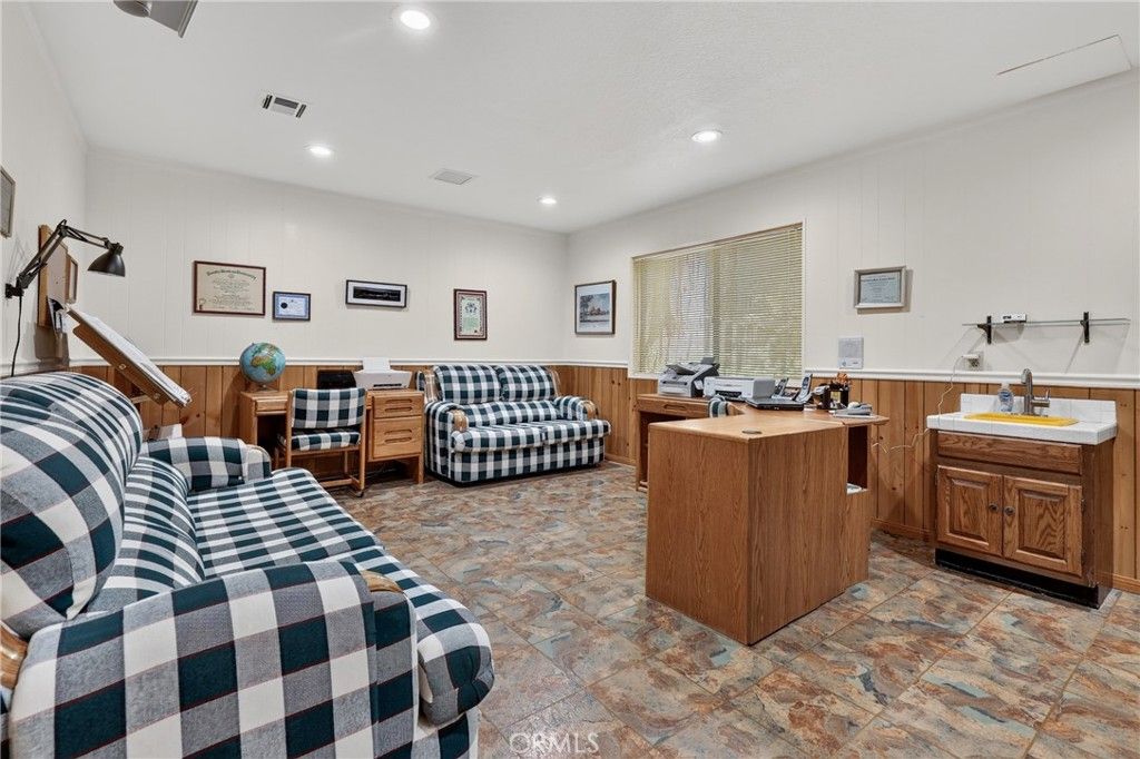 Image 32 of property listing at 27427 Pinewood, Lake Arrowhead, CA 92317