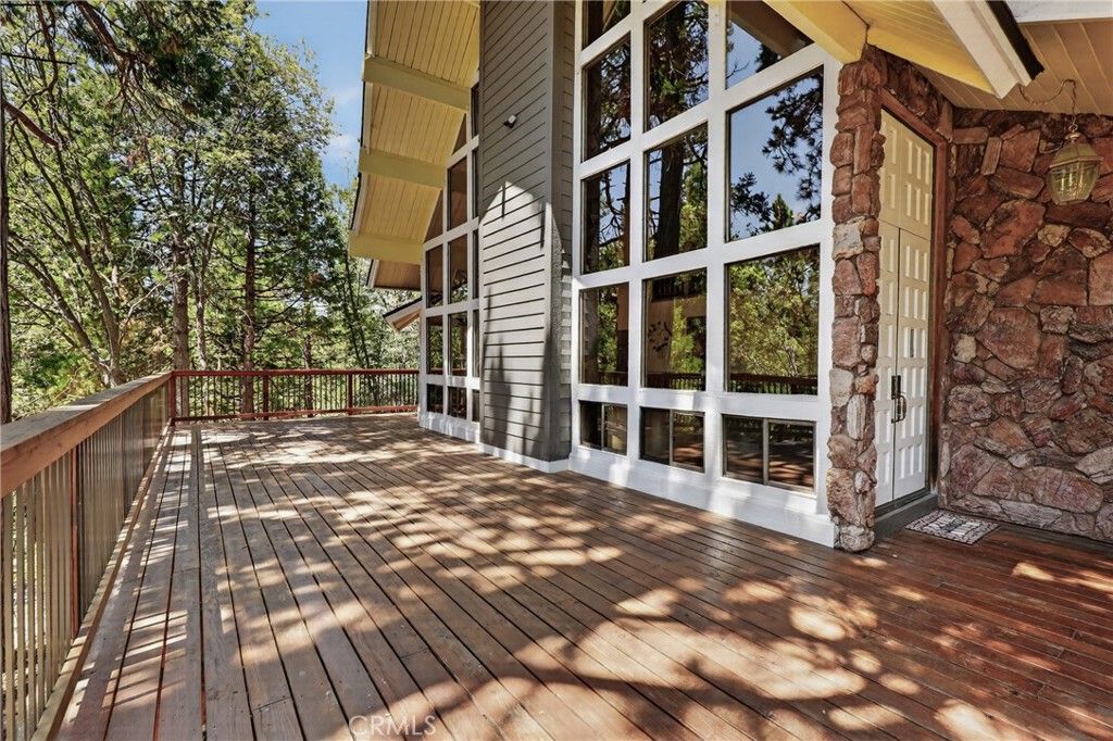 Image 43 of property listing at 27427 Pinewood, Lake Arrowhead, CA 92317