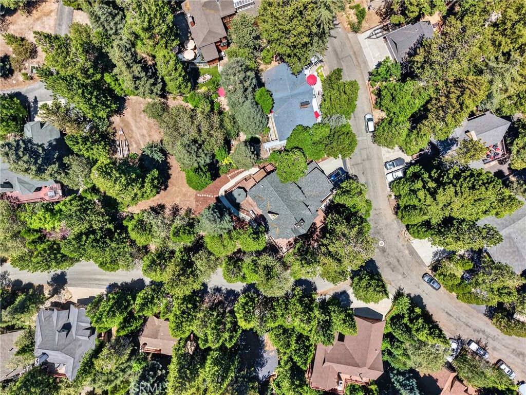 Image 59 of property listing at 27427 Pinewood, Lake Arrowhead, CA 92317