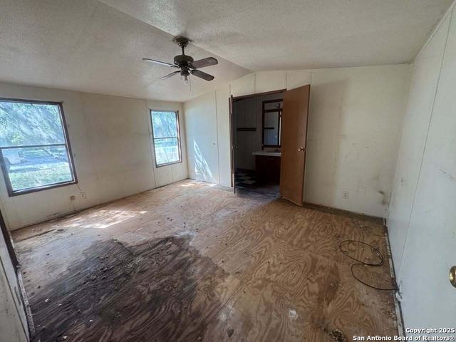 2907 Southern Breeze, Hondo, TX 78861