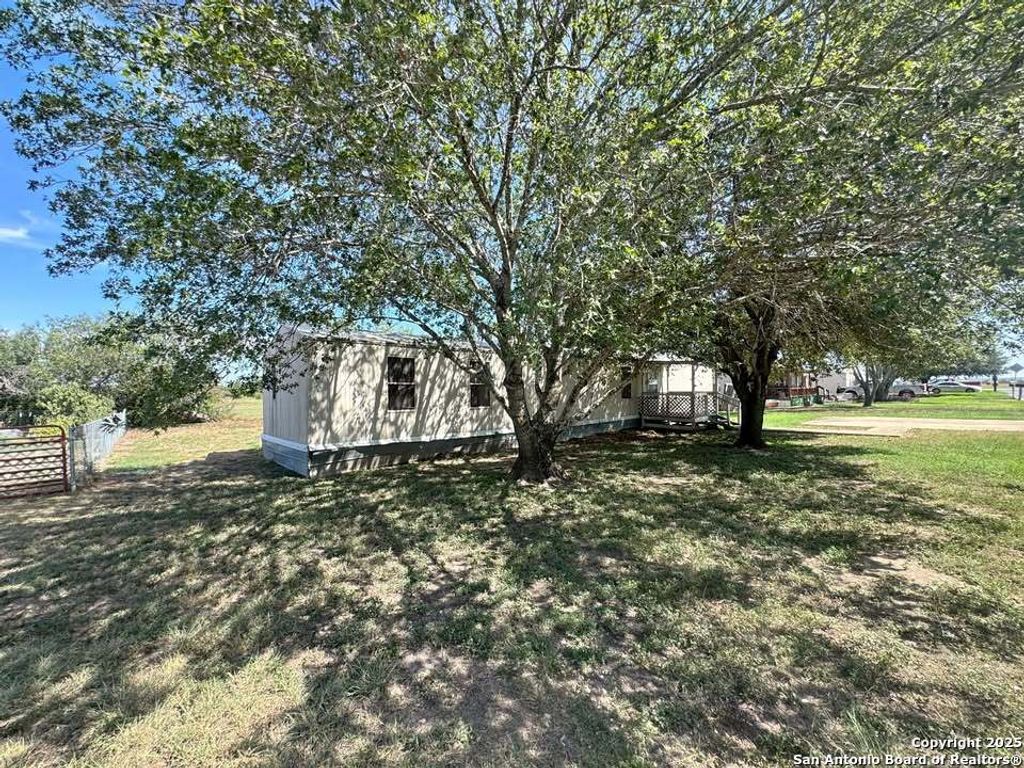 2907 Southern Breeze, Hondo, TX 78861