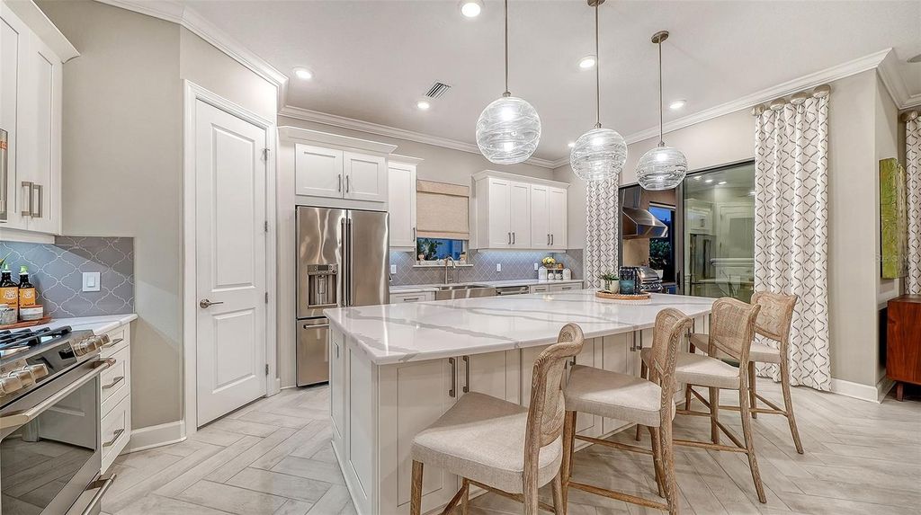 Image 12 of property listing at 6032 GRANDVIEW HILL COURT, Bradenton, FL 34203