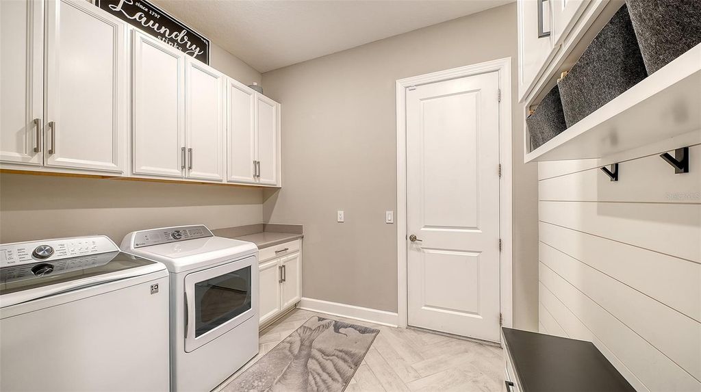 Image 35 of property listing at 6032 GRANDVIEW HILL COURT, Bradenton, FL 34203