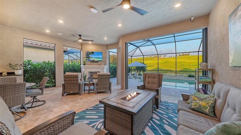 Image 37 of property listing at 6032 GRANDVIEW HILL COURT, Bradenton, FL 34203