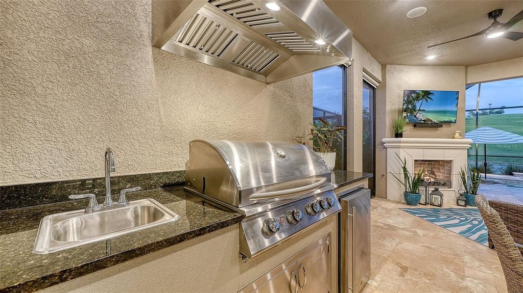 Image 40 of property listing at 6032 GRANDVIEW HILL COURT, Bradenton, FL 34203