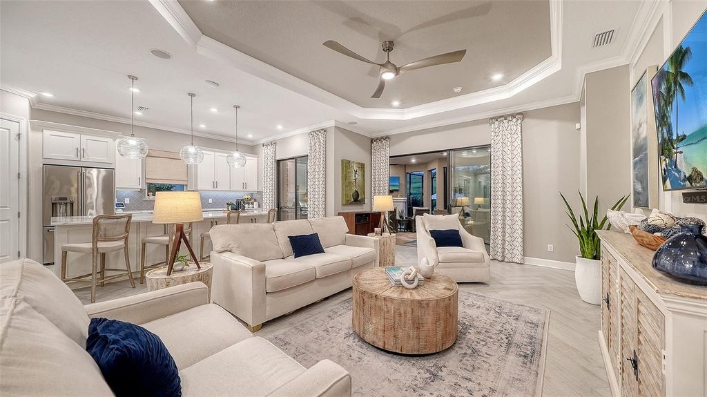 Image 8 of property listing at 6032 GRANDVIEW HILL COURT, Bradenton, FL 34203