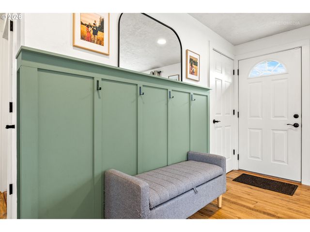 233 Se 3RD Ave, Canby, OR 97013