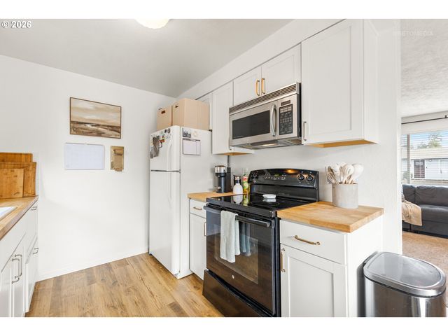 233 Se 3RD Ave, Canby, OR 97013