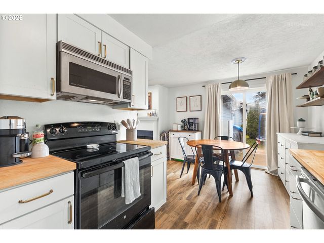 233 Se 3RD Ave, Canby, OR 97013