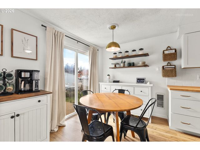 233 Se 3RD Ave, Canby, OR 97013