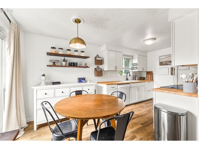 233 Se 3RD Ave, Canby, OR 97013