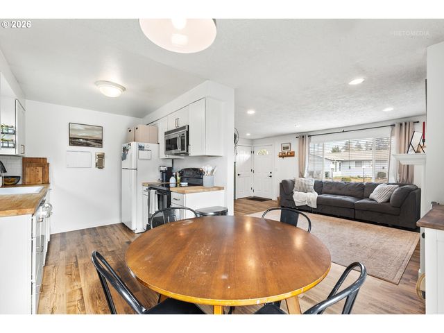 233 Se 3RD Ave, Canby, OR 97013