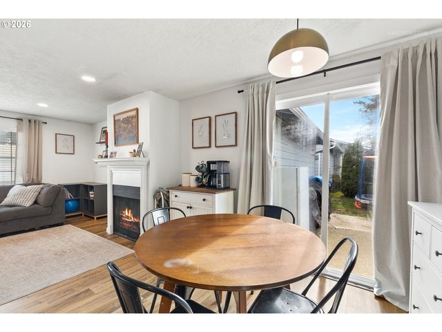 233 Se 3RD Ave, Canby, OR 97013