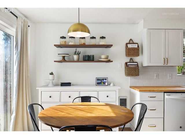 233 Se 3RD Ave, Canby, OR 97013