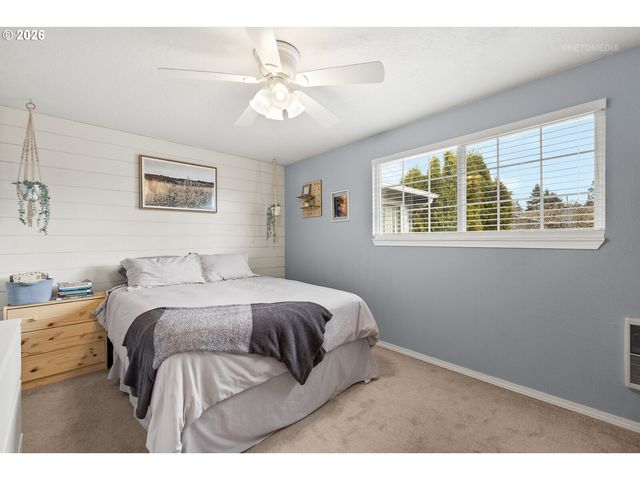 233 Se 3RD Ave, Canby, OR 97013