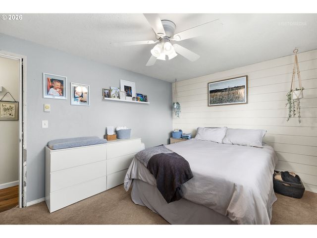 233 Se 3RD Ave, Canby, OR 97013