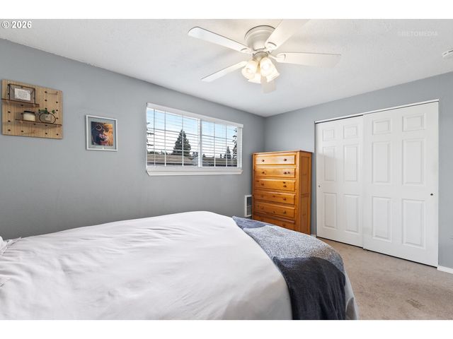 233 Se 3RD Ave, Canby, OR 97013