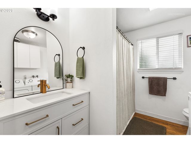 233 Se 3RD Ave, Canby, OR 97013