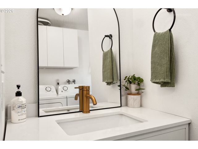 233 Se 3RD Ave, Canby, OR 97013