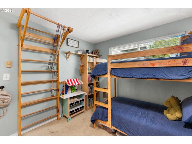 233 Se 3RD Ave, Canby, OR 97013