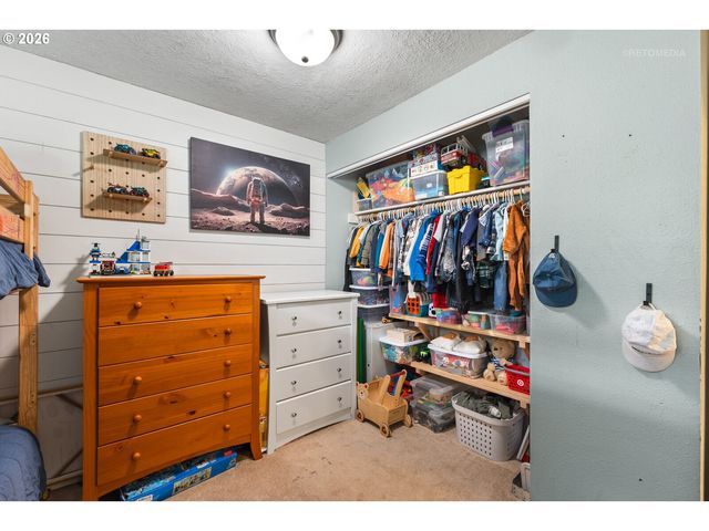 233 Se 3RD Ave, Canby, OR 97013