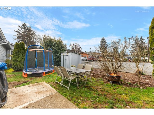 233 Se 3RD Ave, Canby, OR 97013