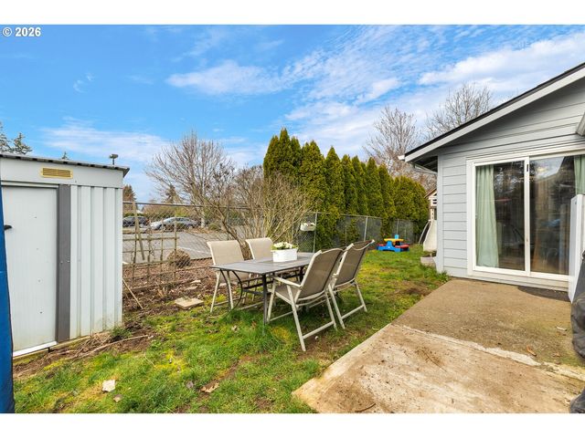 233 Se 3RD Ave, Canby, OR 97013