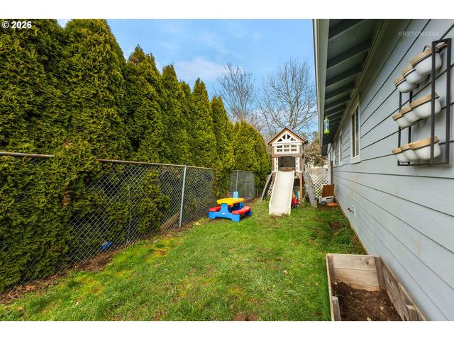 233 Se 3RD Ave, Canby, OR 97013