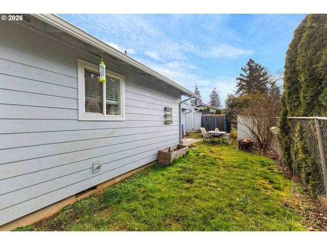 233 Se 3RD Ave, Canby, OR 97013