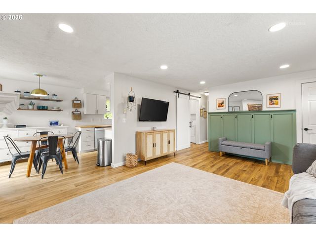 233 Se 3RD Ave, Canby, OR 97013