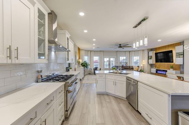 4 Shore Acres Circle, Shoreacres, TX 77571