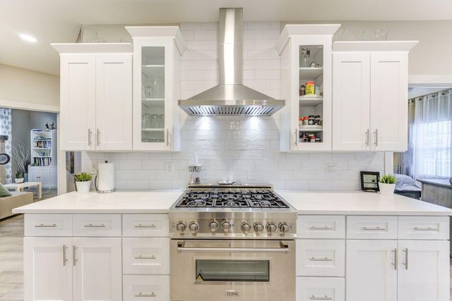 4 Shore Acres Circle, Shoreacres, TX 77571