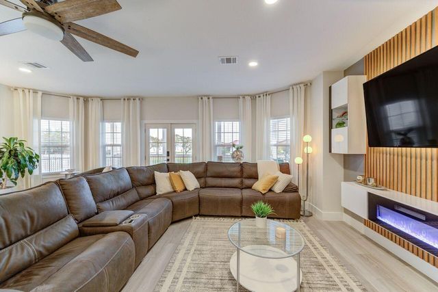 4 Shore Acres Circle, Shoreacres, TX 77571