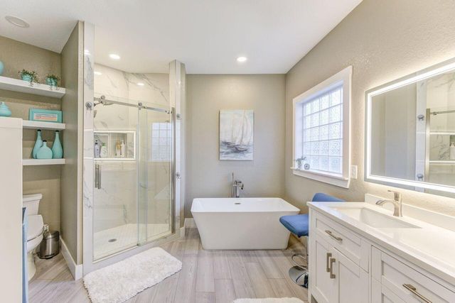 4 Shore Acres Circle, Shoreacres, TX 77571