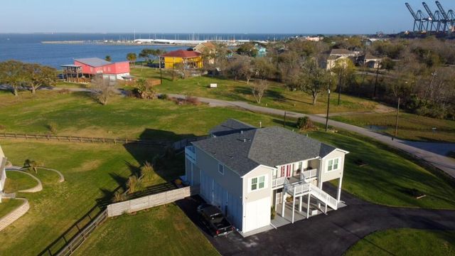 4 Shore Acres Circle, Shoreacres, TX 77571
