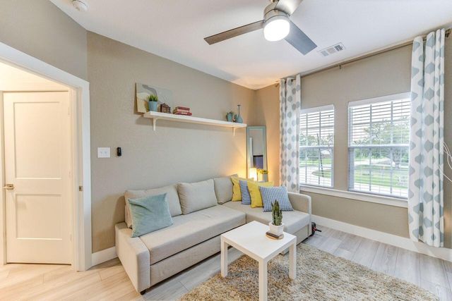 4 Shore Acres Circle, Shoreacres, TX 77571